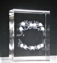 『花のリング』<br>
W78×D30×H60mm<br>
<strong>A. 文字彫刻なし
<br> 2900円</strong><br>
<center><a href="https://www.kobo-abe.com/order?product=%E8%8A%B1%E3%81%AE%E3%83%AA%E3%83%B3%E3%82%B0%E3%80%80%E6%96%87%E5%AD%97%E5%BD%AB%E5%88%BB%E3%81%AA%E3%81%97" target="_blank"rel="noopener"><img border="0" src="https://www.kobo-abe.com/wp-content/uploads/2016/10/order-or200.png" width="200px" alt=""></a></center><br>
<br>
<strong>B. 文字彫刻込み</strong><br>
<span style=";text-decoration: line-through;"><strong>4200円</span>から大幅割引</strong><br>
クリスタルでこの価格<br>
<span style="color: #ff0000;"><strong>超特価3000円で</strong></span>(加工費込)<br>
<br>
<center><a href="https://www.kobo-abe.com/order?product=%E8%8A%B1%E3%81%AE%E3%83%AA%E3%83%B3%E3%82%B0%E3%80%80%E6%96%87%E5%AD%97%E5%BD%AB%E5%88%BB%E8%BE%BC%E3%81%BF" target="_blank"rel="noopener"><img border="0" src="https://www.kobo-abe.com/wp-content/uploads/2016/10/order-or200.png" width="200px" alt=""></a></center>
<br>
<br>