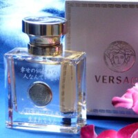 VERSACE 50ml<br>
<br>
<br>
<br>