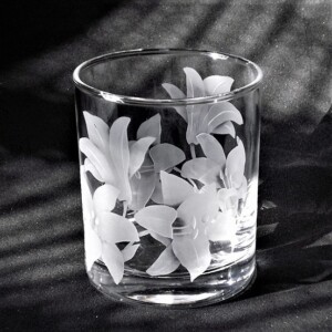 逸品グラス≪ユリ≫<br>
ロックグラス(275㏄<br>
径74mmH88mm)<br>
<span style="color: #ff0000;">売切れ</span><br>