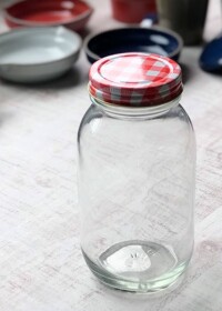 密閉蓋ガラス瓶<br>
パッキン仕様キャップ<br>
口径70mm 高180mm<br>
幅95mm容量850ml<br>
<span style="color: #ff0000;">基本加工費込 2800円</span><br>
<a href="https://www.kobo-abe.com/order?product=%E5%AF%86%E9%96%89%E8%93%8B%E3%82%AC%E3%83%A9%E3%82%B9%E7%93%B6" target="_blank" rel="noopener"><img border="0" src="https://www.kobo-abe.com/wp-content/uploads/2016/10/order-or200.png" width="200px" alt=""></a>
<br>
<br>