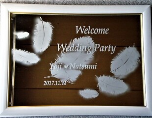 ウエルカムミラーボード<br>
ミラーとガラスへのツーウエイ彫刻<br>
デザインはWD-13 額は人気No.1のHC-L<br>
ミラーボードのご案内はこの下⬇から