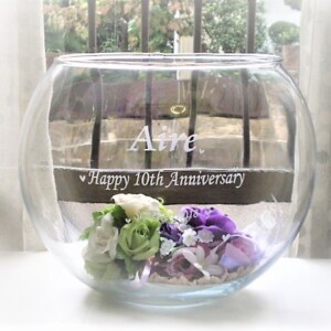 開店10周年記念のお祝い品に<br>花瓶に利用したり水槽に、<br>またはカラフルな小石などを入れて<br>ジオラマ風に飾付しインテリアに