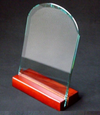 高級ガラス盾 GT-1<br>
淡いグリーン色のラウンド型、横側厚みが有ます。<br>
幅150 高200mm 厚10mm<br>
加工費込み 8800円<br><br>
<center><a href="https://www.kobo-abe.com/order?product=%E9%AB%98%E7%B4%9A%E3%82%AC%E3%83%A9%E3%82%B9%E7%9B%BEGT-1%E3%80%80%E5%9F%BA%E6%9C%AC%E5%8A%A0%E5%B7%A5%E8%B2%BB%E8%BE%BC%E3%81%BF8800%E5%86%86" target="_blank"rel="noopener"><img border="0" src="https://www.kobo-abe.com/wp-content/uploads/2016/10/order-or200.png" width="200px" alt=""></a></center>
</br>
</br>